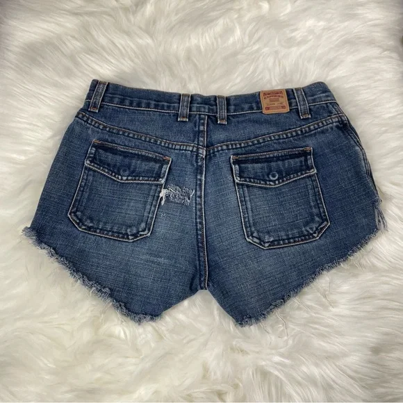 🔥Vtg EXPRESS Distressed Frayed Hem Jean Shorts High Waist Mid Wash Denim 3/4 - Picture 5 of 16